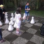 Vor Allem bei den jüngsten Besuchern beliebt: das Schachfeld mit den großen Figuren
